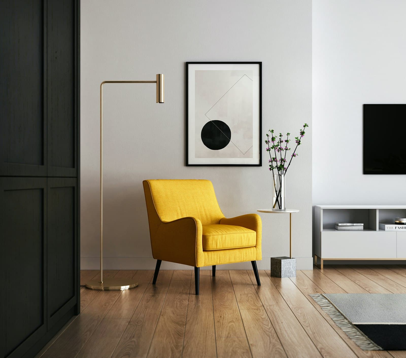 Séjour de la Suite Royale, fauteuil safran, laiton brossé et parquet clair